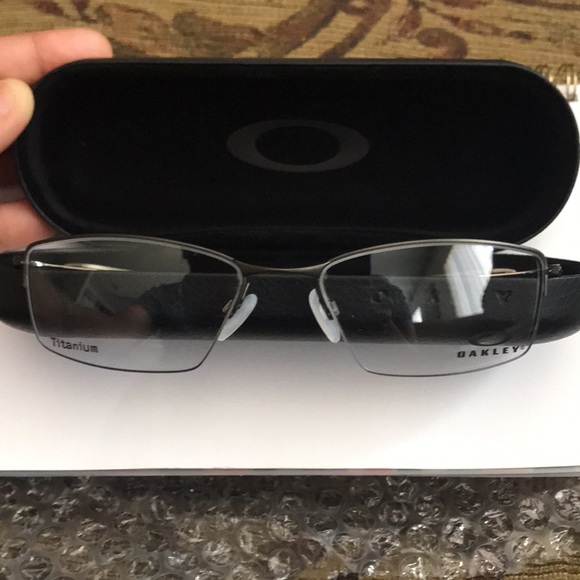 Oakley Sport Glasses with Oakley’s black hard case. New never worn! Beautiful